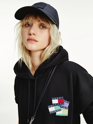 Tommy Jeans dámská černá mikina BADGE OVERLAY  - XS (BDS)