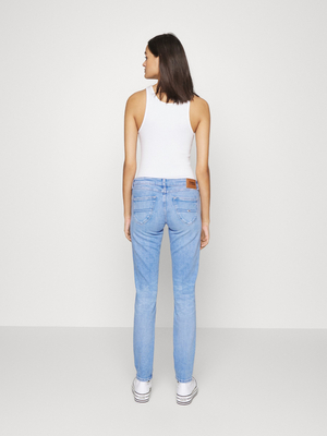 Tommy Jeans dámské světle modré džíny SOPHIE  - 31/30 (1AB)
