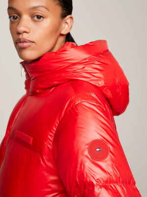 Tommy Hilfiger dámská červená péřová bunda s kapucí - XS (SNE)