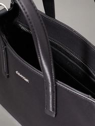 Calvin Klein dámská černá kabelka - OS (BEH)