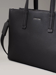 Calvin Klein dámská černá kabelka - OS (BEH)