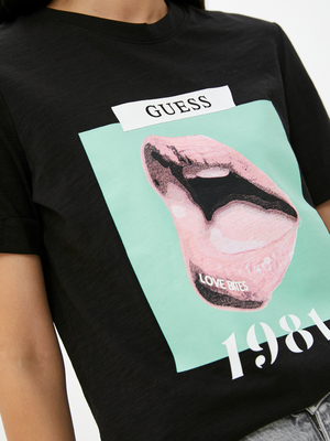 Guess dámské černé tričko Lip - S (JBLK)