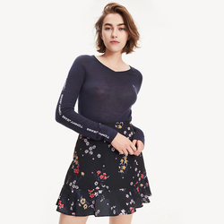 Tommy Hilfiger dámský tmavě modrý tenký svetr Detail - L (CBK)