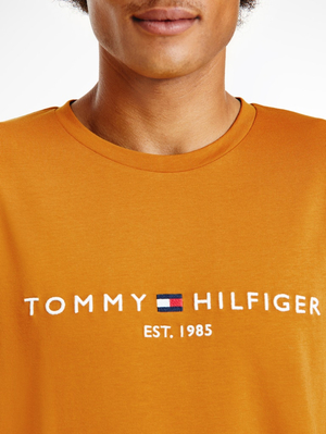 Tommy Hilfiger pánské tmavě hořčicové tričko Logo - M (KD0)