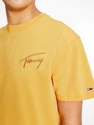 Tommy Jeans pánské hořčicové tričko SIGNATURE - L (ZFW)