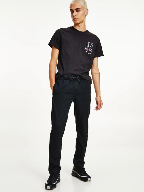 Tommy Jeans pánské černé triko PEACE BADGE 