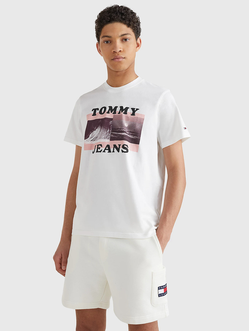 Tommy Jeans pánské bílé triko CONCEPT PHOTOPRINT 
