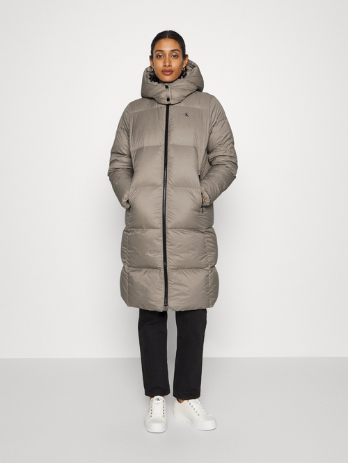 Calvin Klein dámský béžový kabát DOWN LONG PUFFER