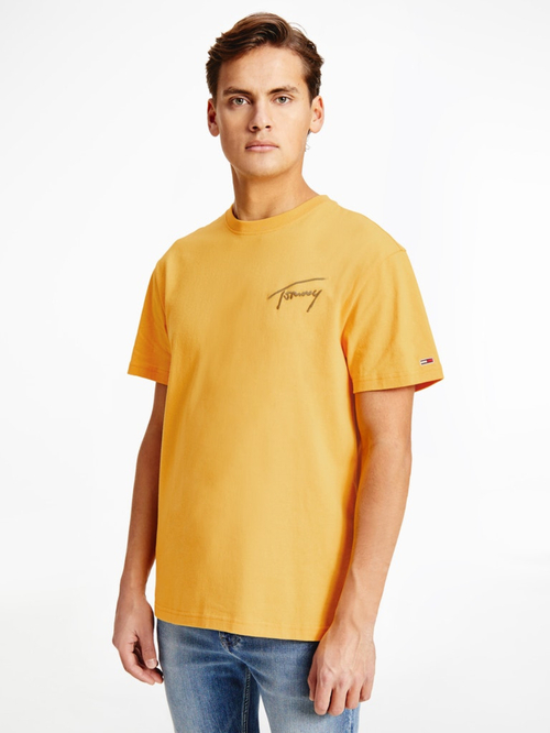 Tommy Jeans pánské hořčicové tričko SIGNATURE