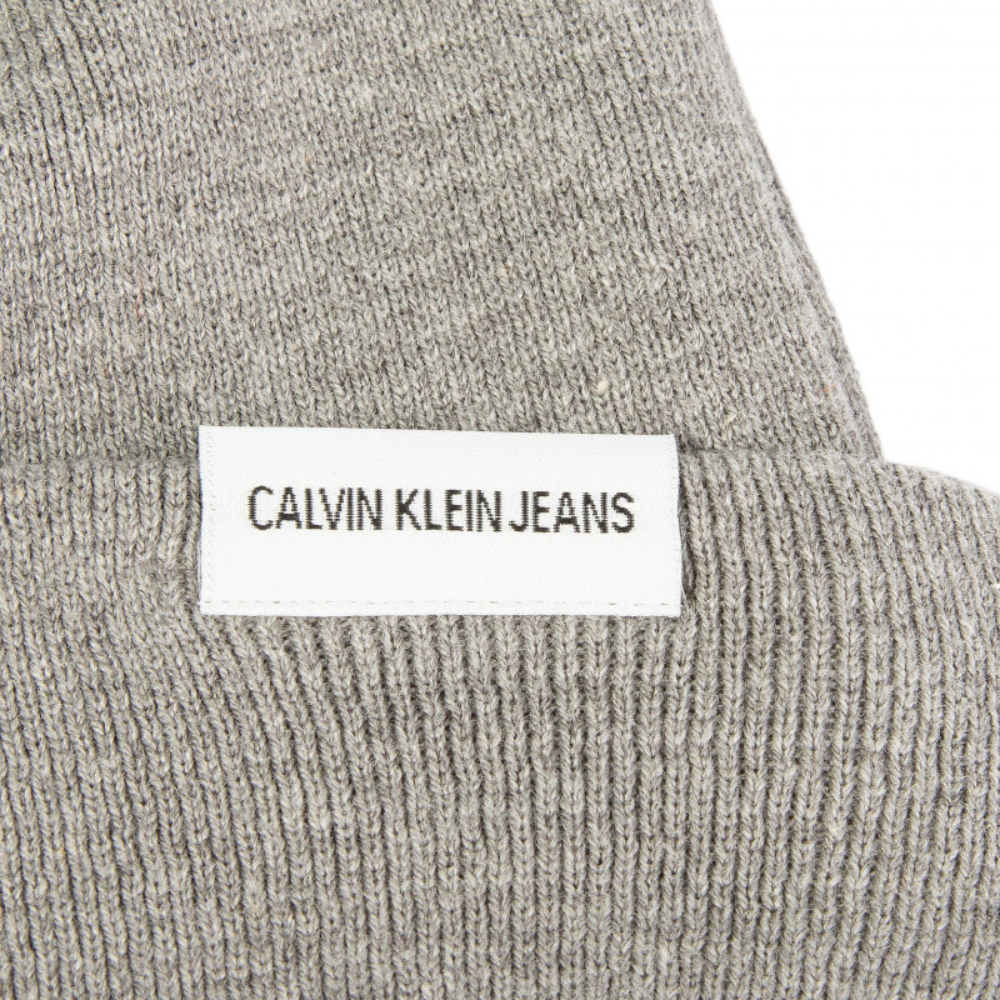 detail Calvin Klein pánská šedá čepice