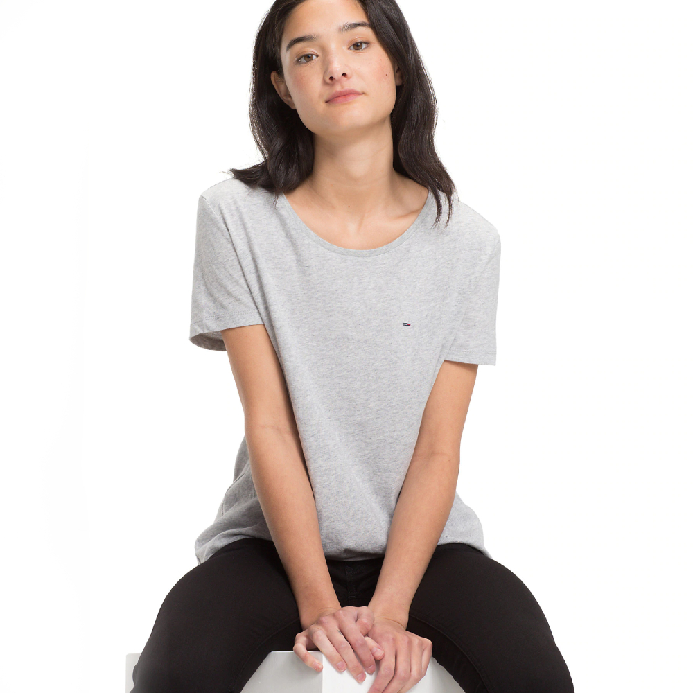 detail Tommy Jeans dámské šedé tričko