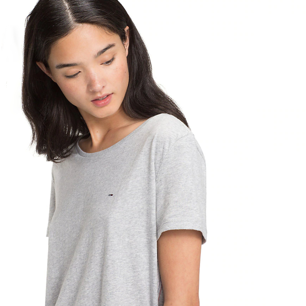 detail Tommy Jeans dámské šedé tričko