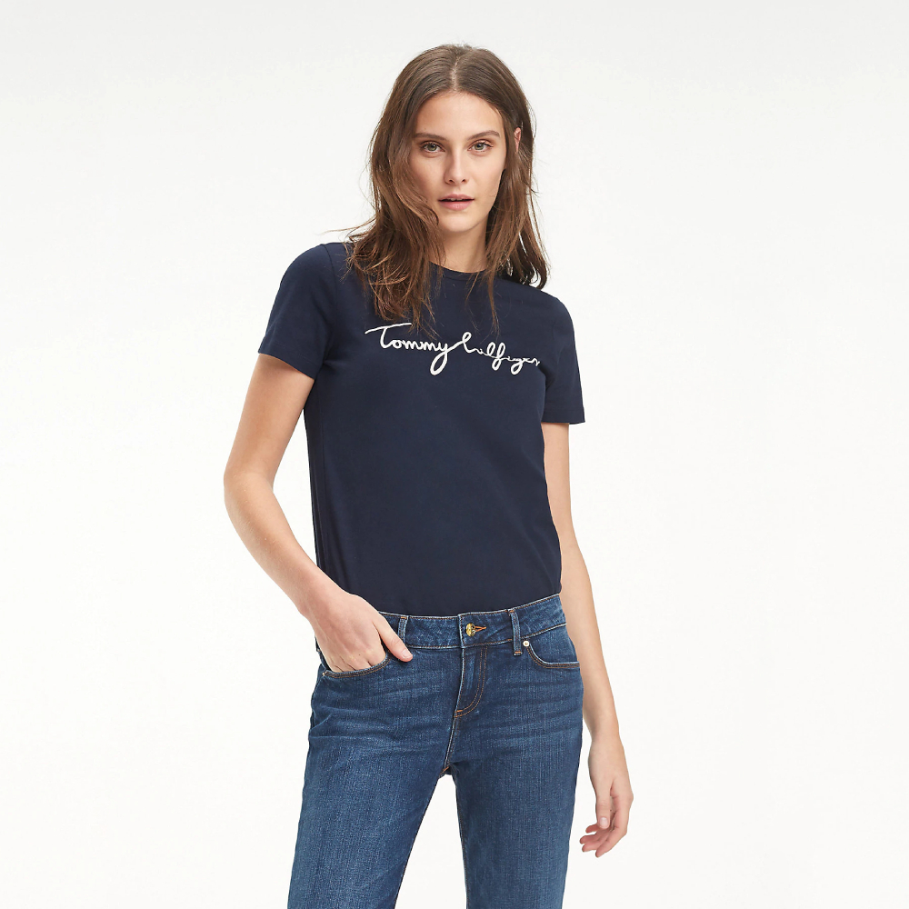 detail Tommy Hilfiger dámské tmavě modré tričko Graphic