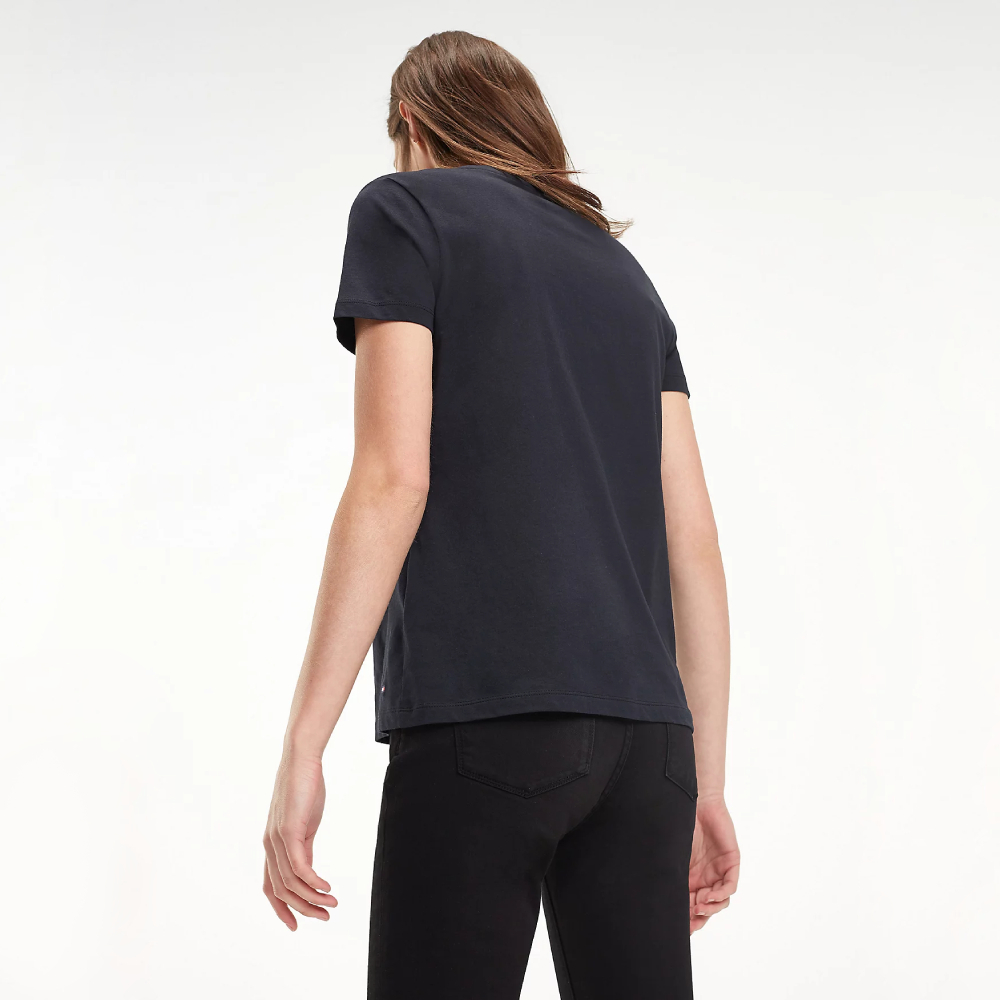 detail Tommy Hilfiger dámské černé tričko Graphic