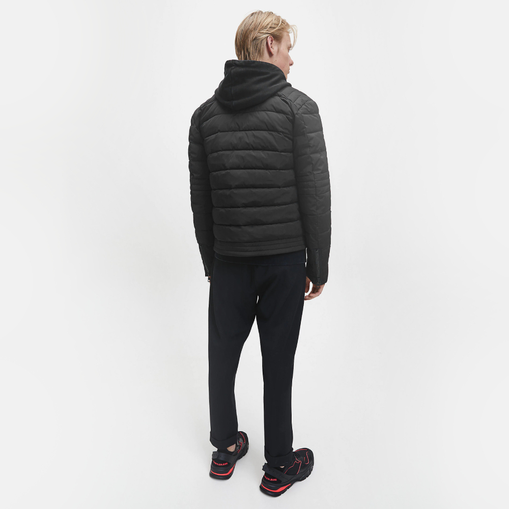 detail Calvin Klein pánská černá bunda