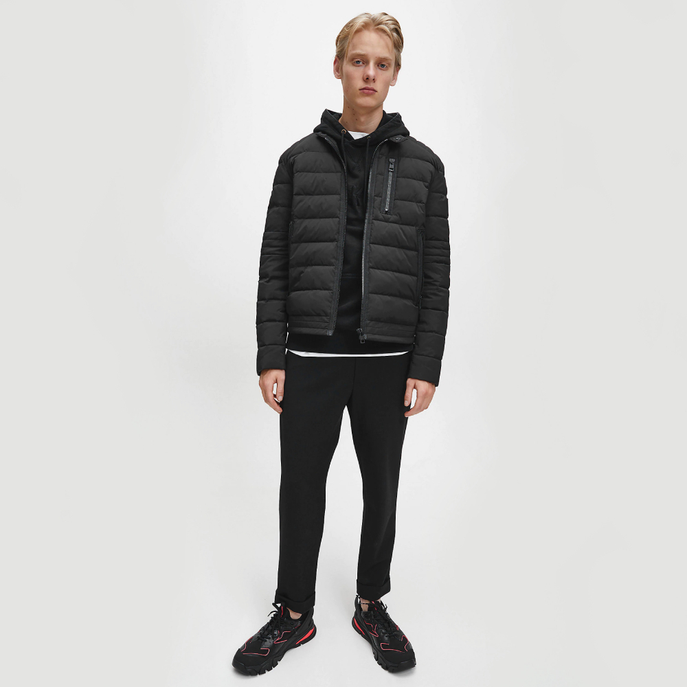 detail Calvin Klein pánská černá bunda