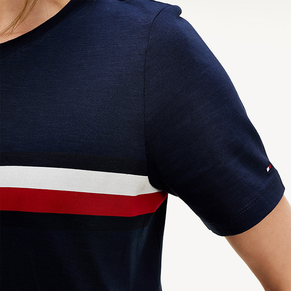 detail Tommy Hilfiger dámské tmavě modré tričko