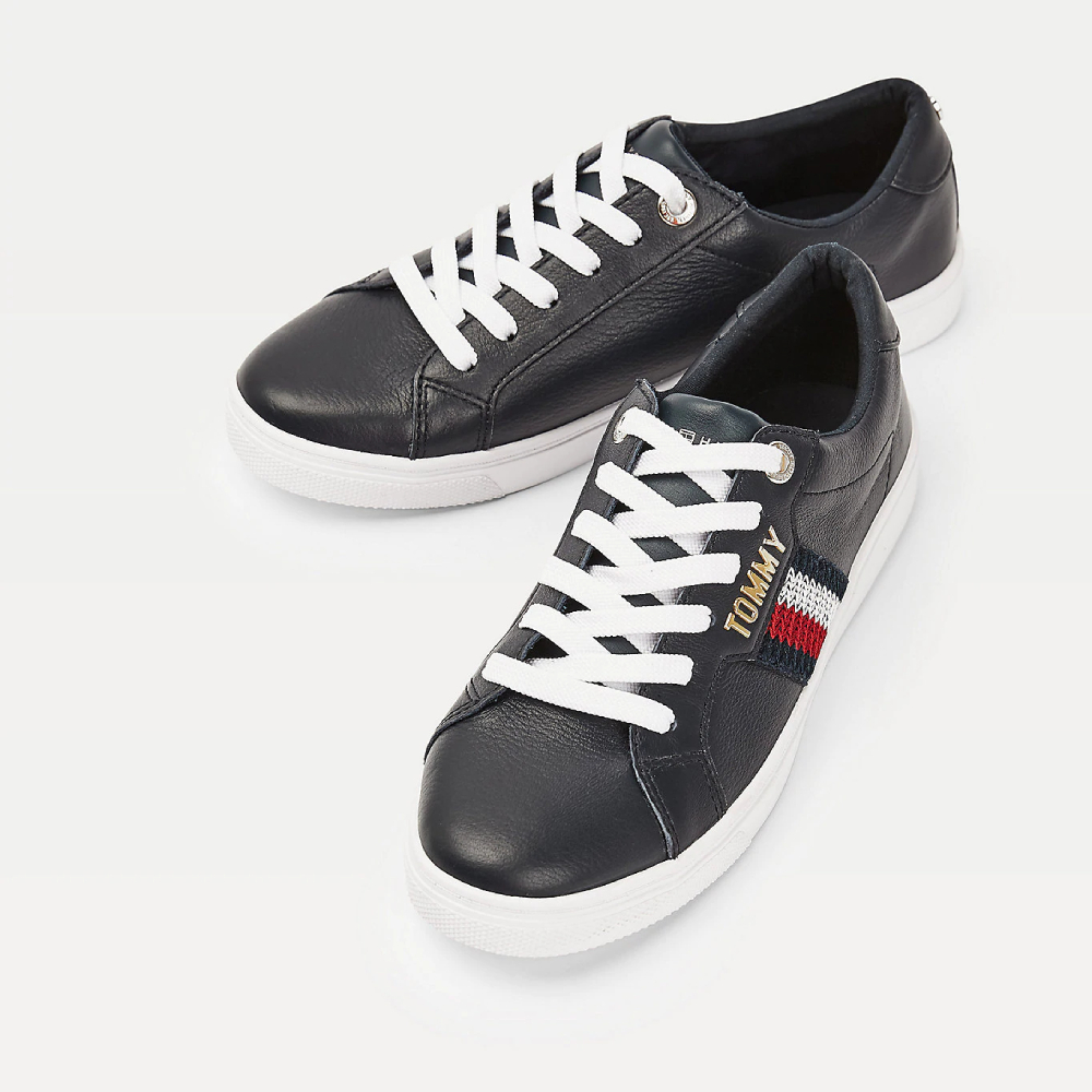 detail Tommy Hilfiger dámské tmavě modré tenisky Lace up