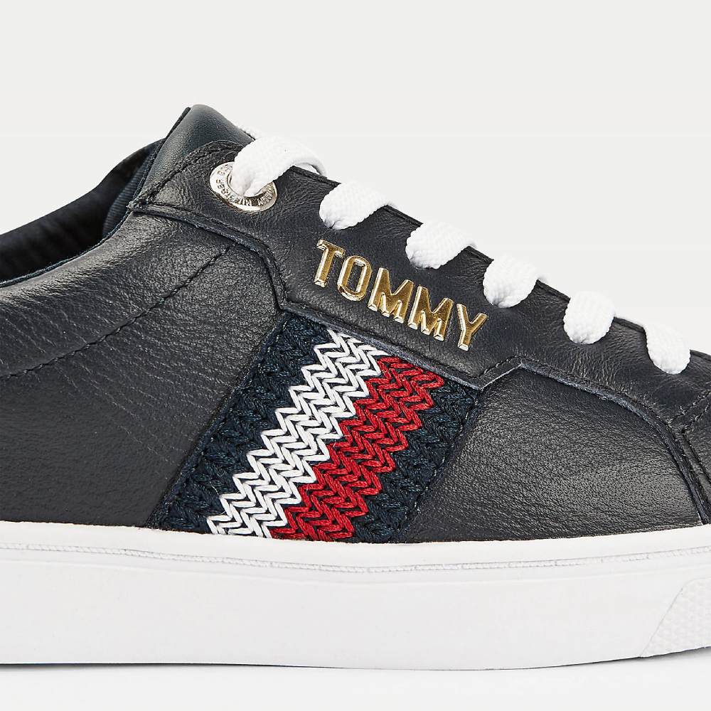 detail Tommy Hilfiger dámské tmavě modré tenisky Lace up