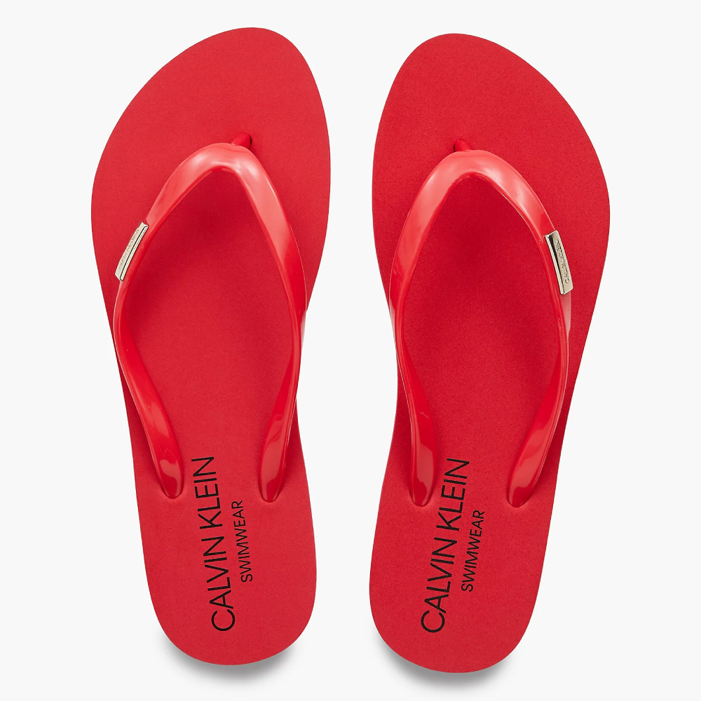 detail Calvin Klein dámské červené žabky