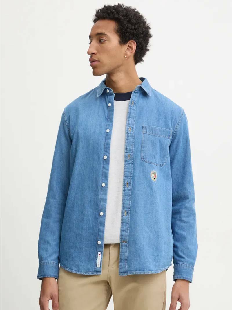 detail Tommy Jeans pánská modrá džínová košile