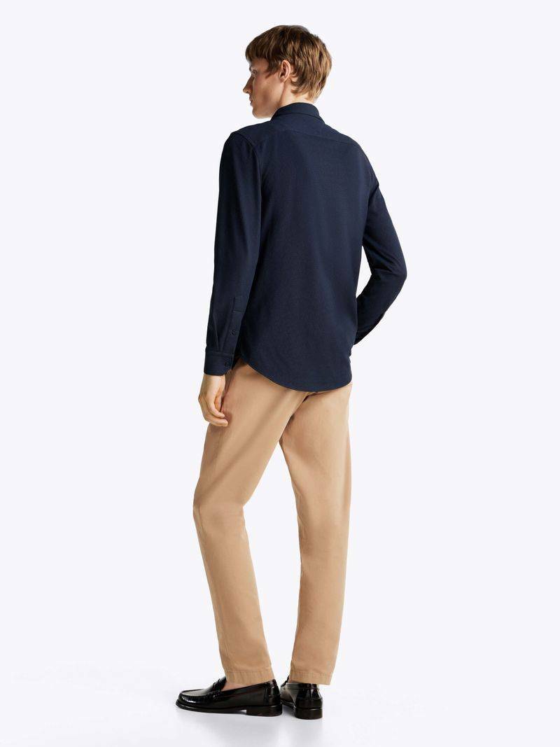 detail Tommy Hilfiger pánská tmavě modrá košile