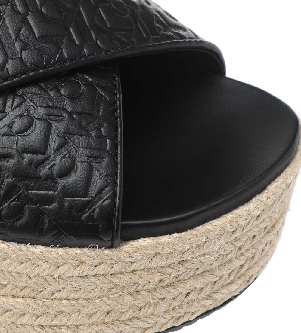 detail Calvin Klein dámské černé pantofle