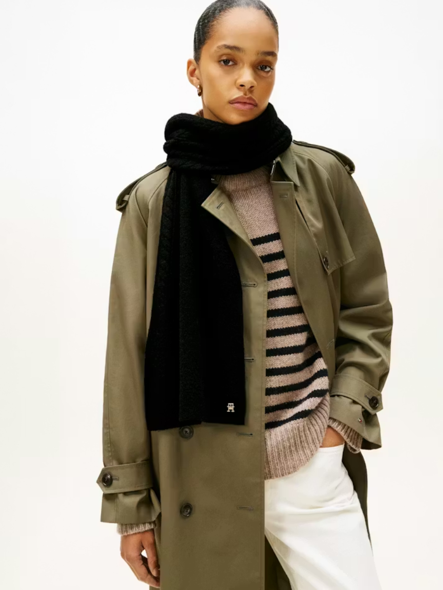 detail Tommy Hilfiger dámská černá šála