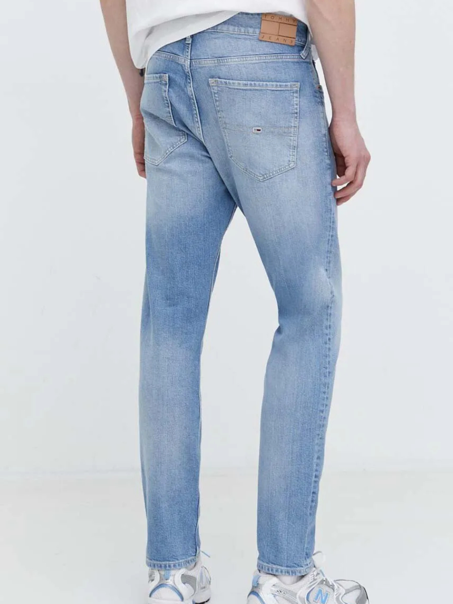 detail Tommy Jeans pánské modré džíny