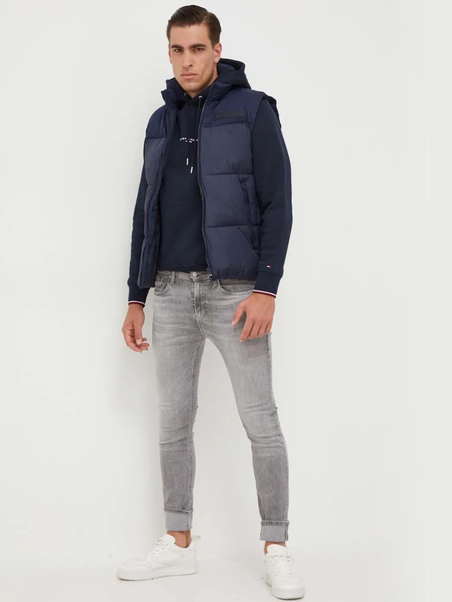 detail Tommy Hilfiger pánská tmavě modrá mikina