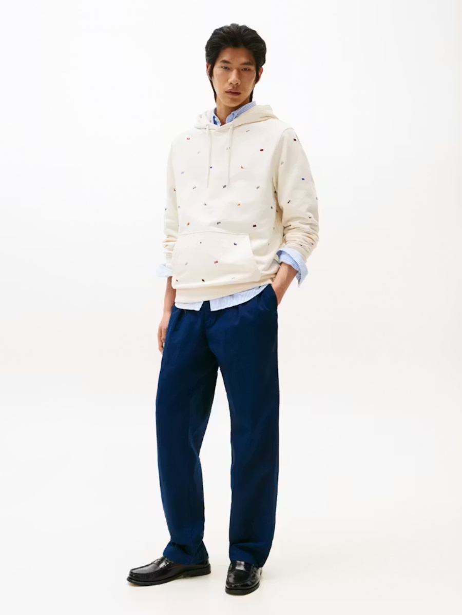 detail Tommy Hilfiger pánská krémová mikina