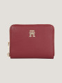 detail Tommy Hilfiger dámská vínová peněženka Poppy