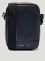detail Tommy Hilfiger pánská tmavě modrá taška 
