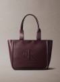 detail Calvin Klein dámská vínová kabelka