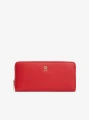 detail Tommy Hilfiger dámská červená peněženka