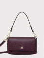 detail Tommy Hilfiger dámská bordová kabelka