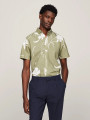 detail Tommy Hilfiger pánská khaki košile s krátkým rukávem