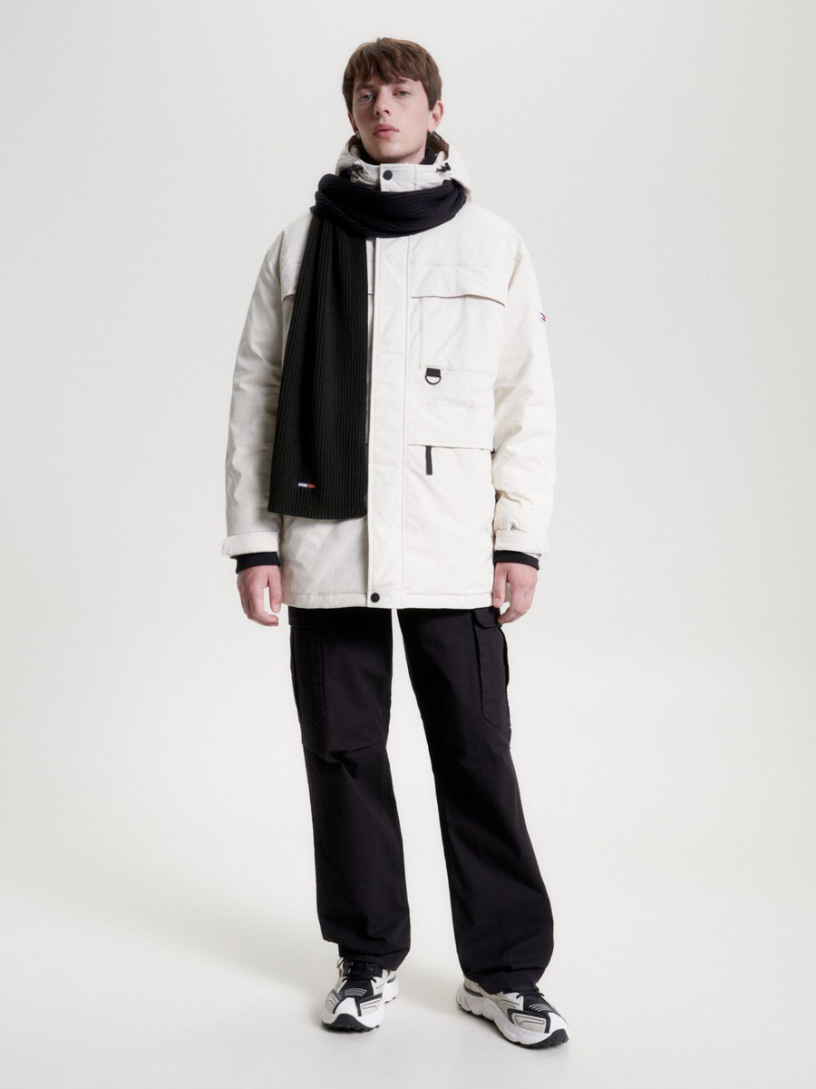 detail Tommy Jeans pánská černá šála