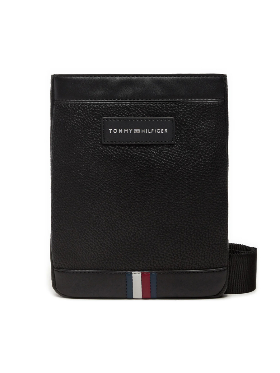 detail Tommy Hilfiger pánská černá taška přes rameno