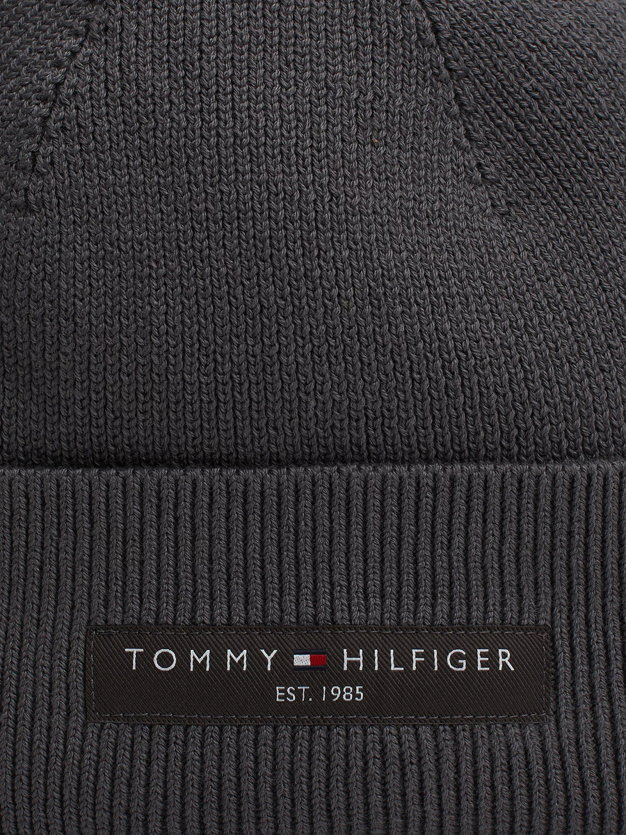 detail Tommy Hilfiger pánská šedá čepice