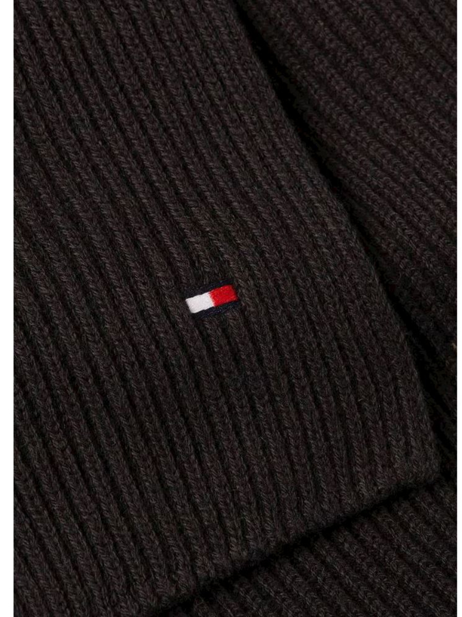 detail Tommy Hilfiger pánská černá šála