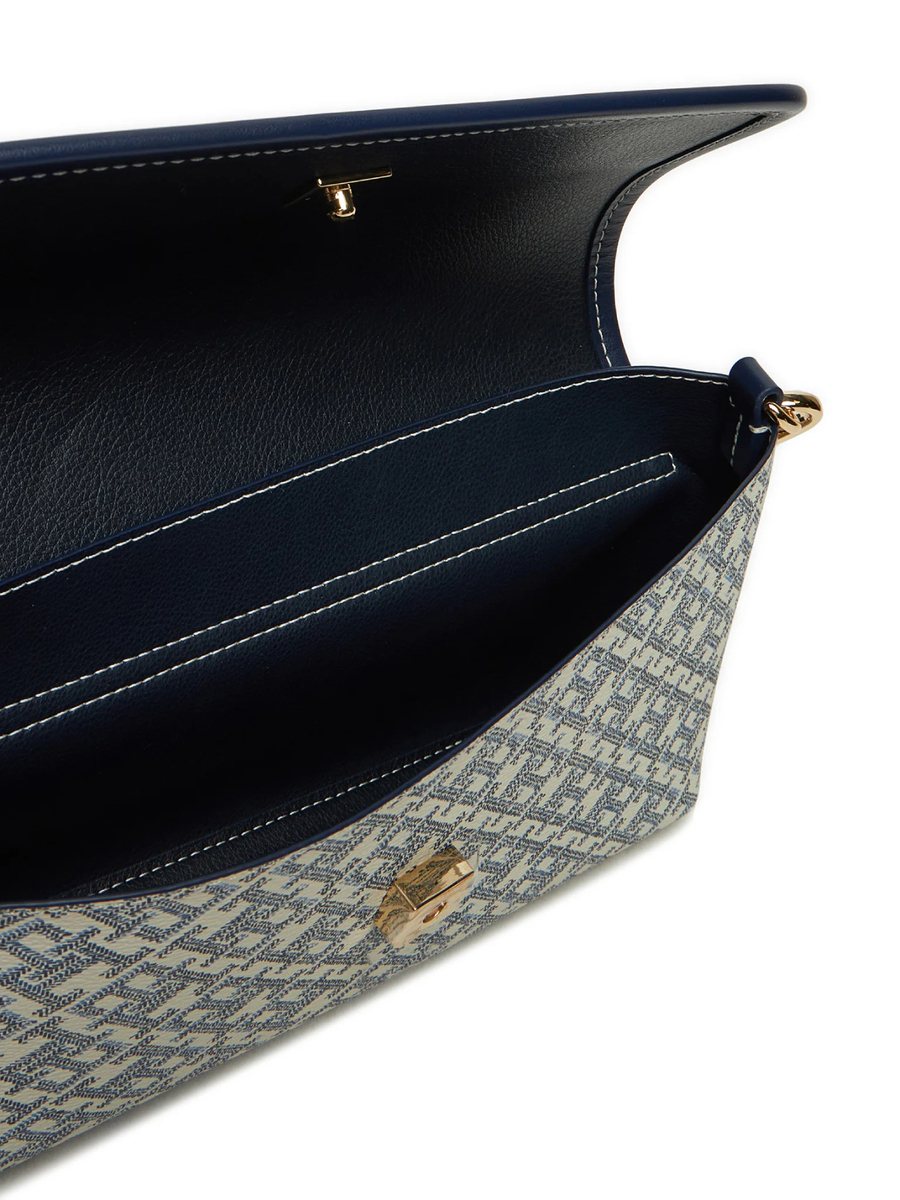 detail Tommy Hilfiger dámská modrá kabelka