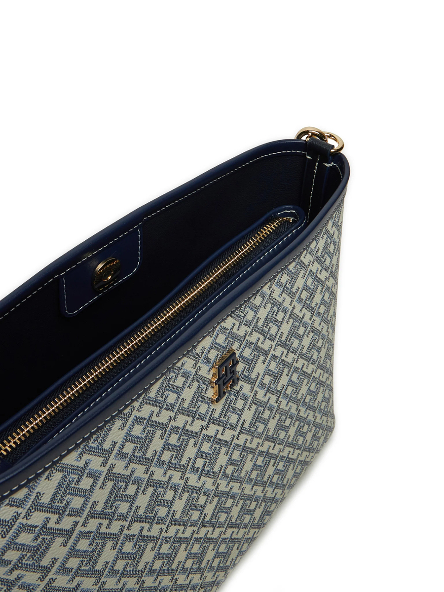 detail Tommy Hilfiger dámská modrá kabelka s rukojetí