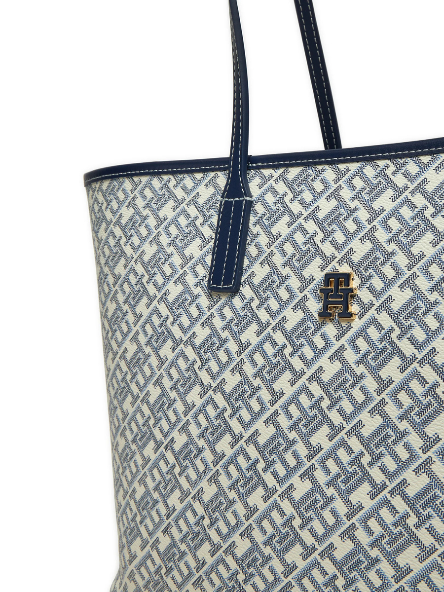 detail Tommy Hilfiger dámská modrá kabelka