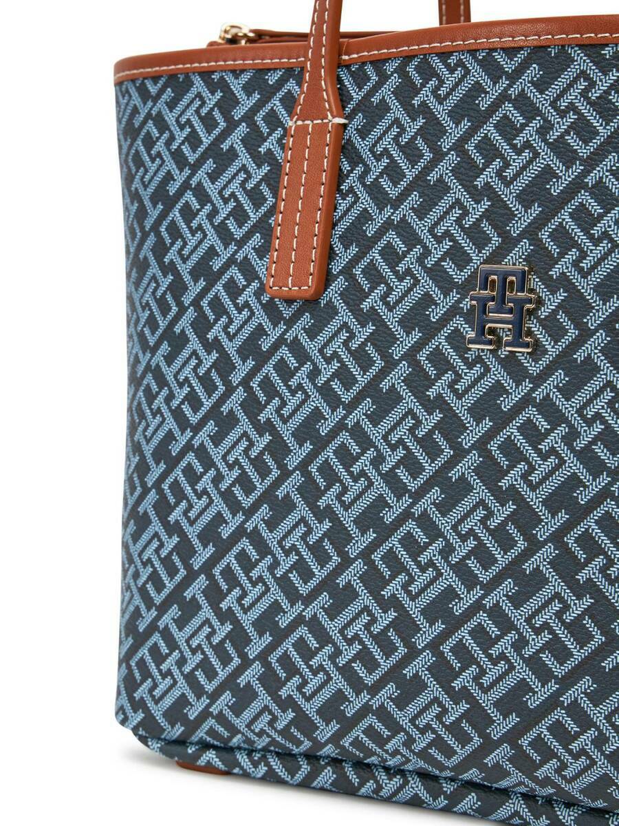 detail Tommy Hilfiger dámská modrá kabelka