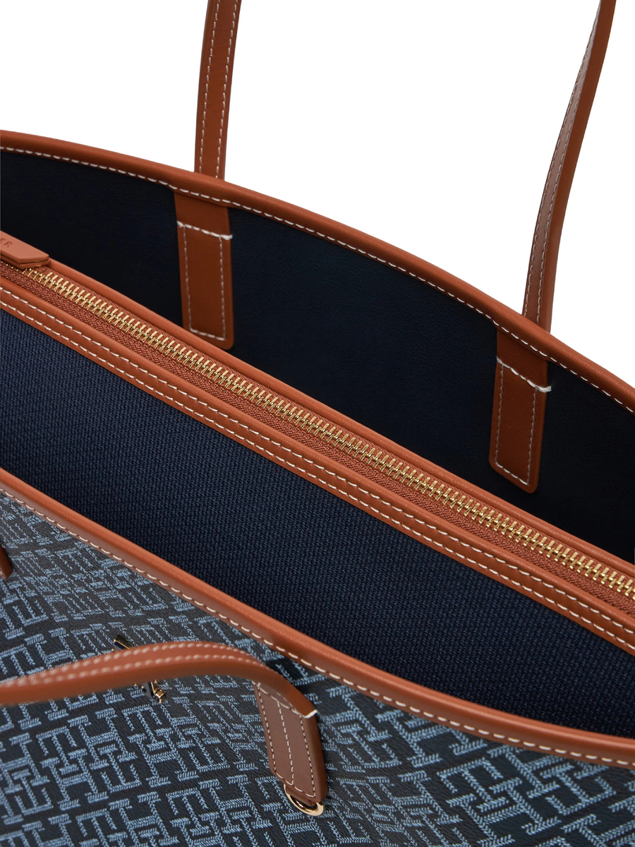 detail Tommy Hilfiger dámská modrá kabelka Tote