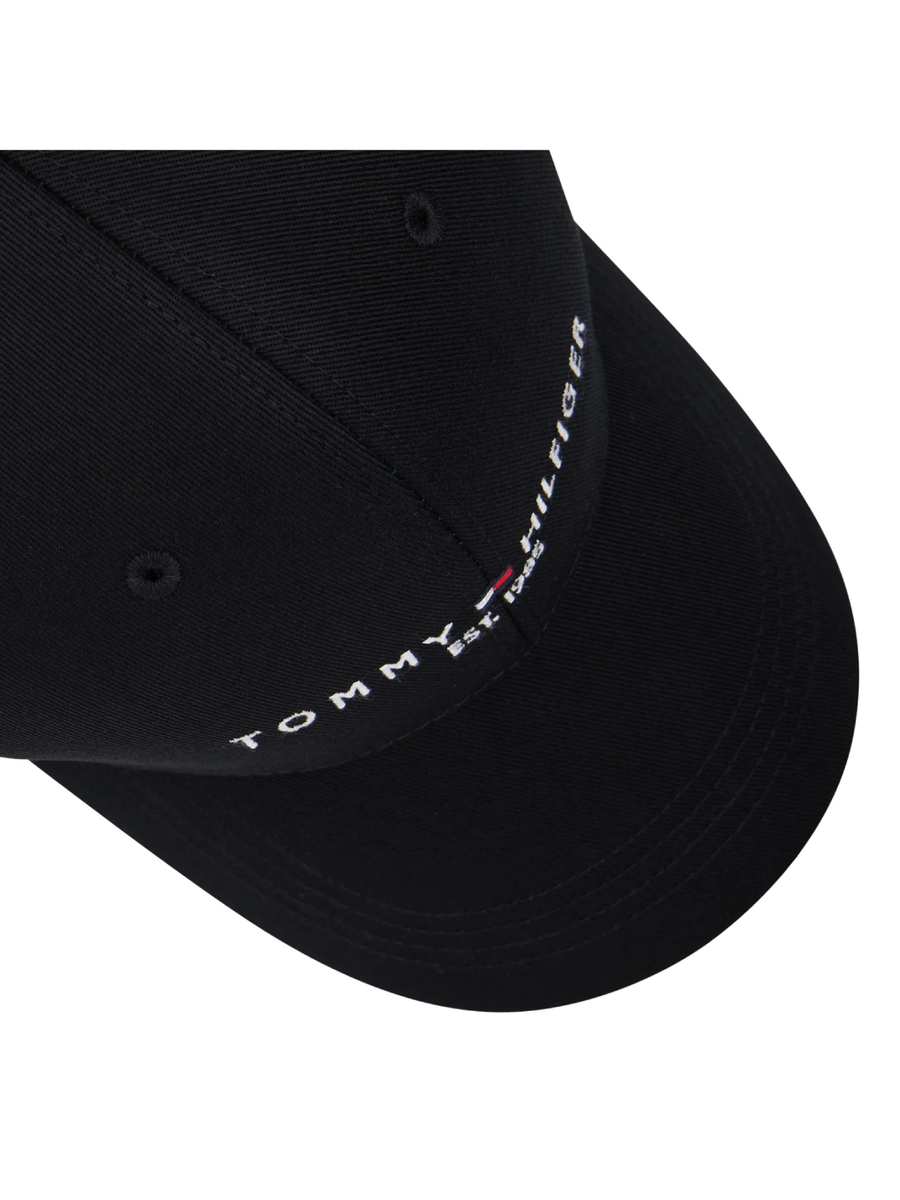 detail Tommy Hilfiger pánská černá kšiltovka