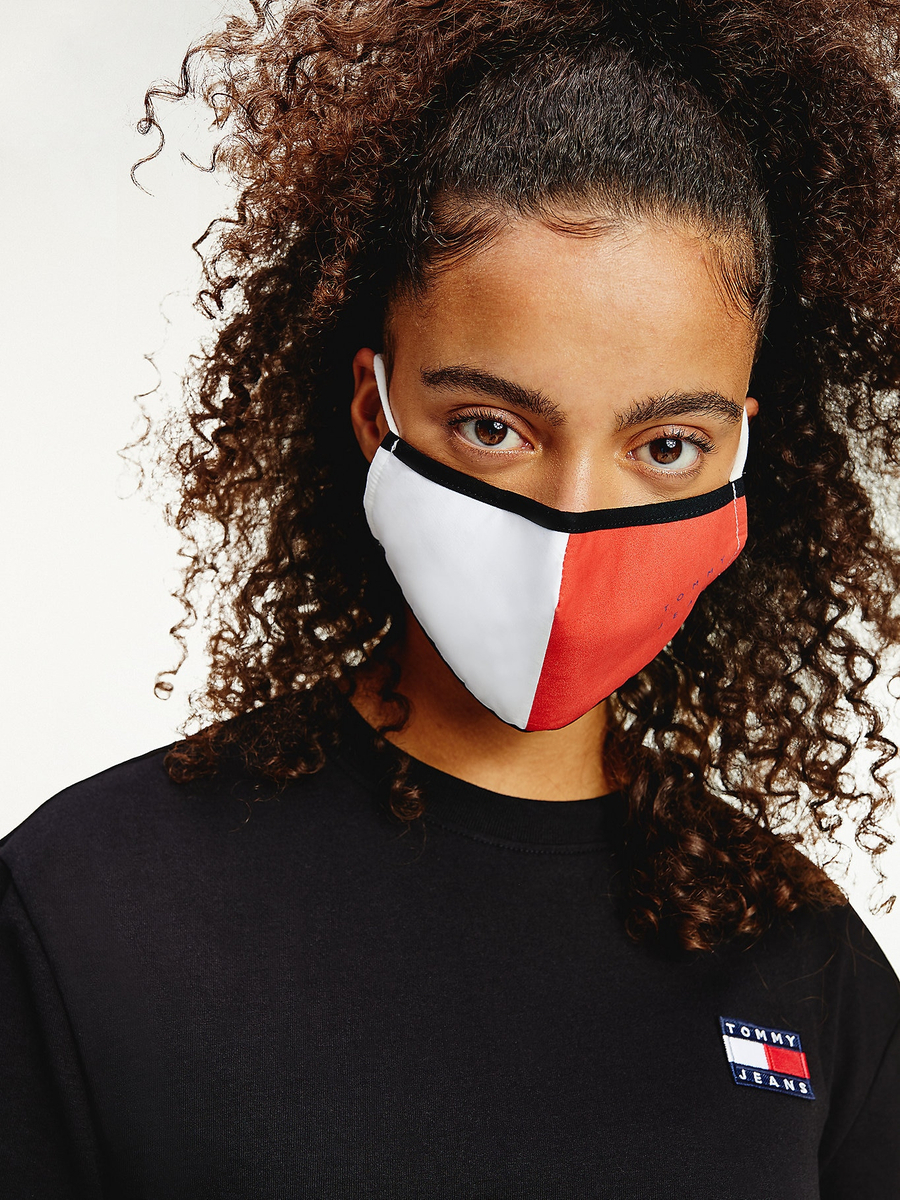 detail Tommy Jeans dámská rouška Flag