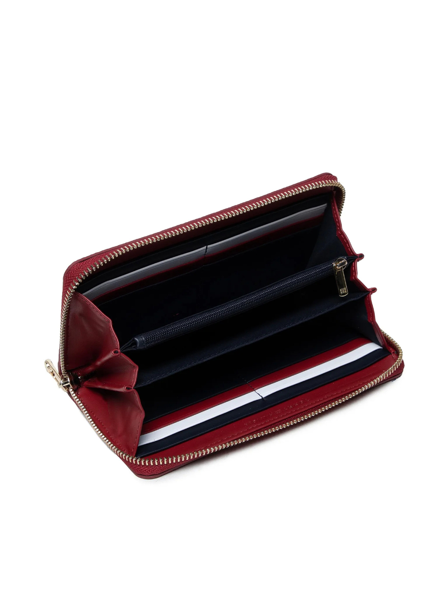 detail Tommy Hilfiger dámská vínová peněženka Element