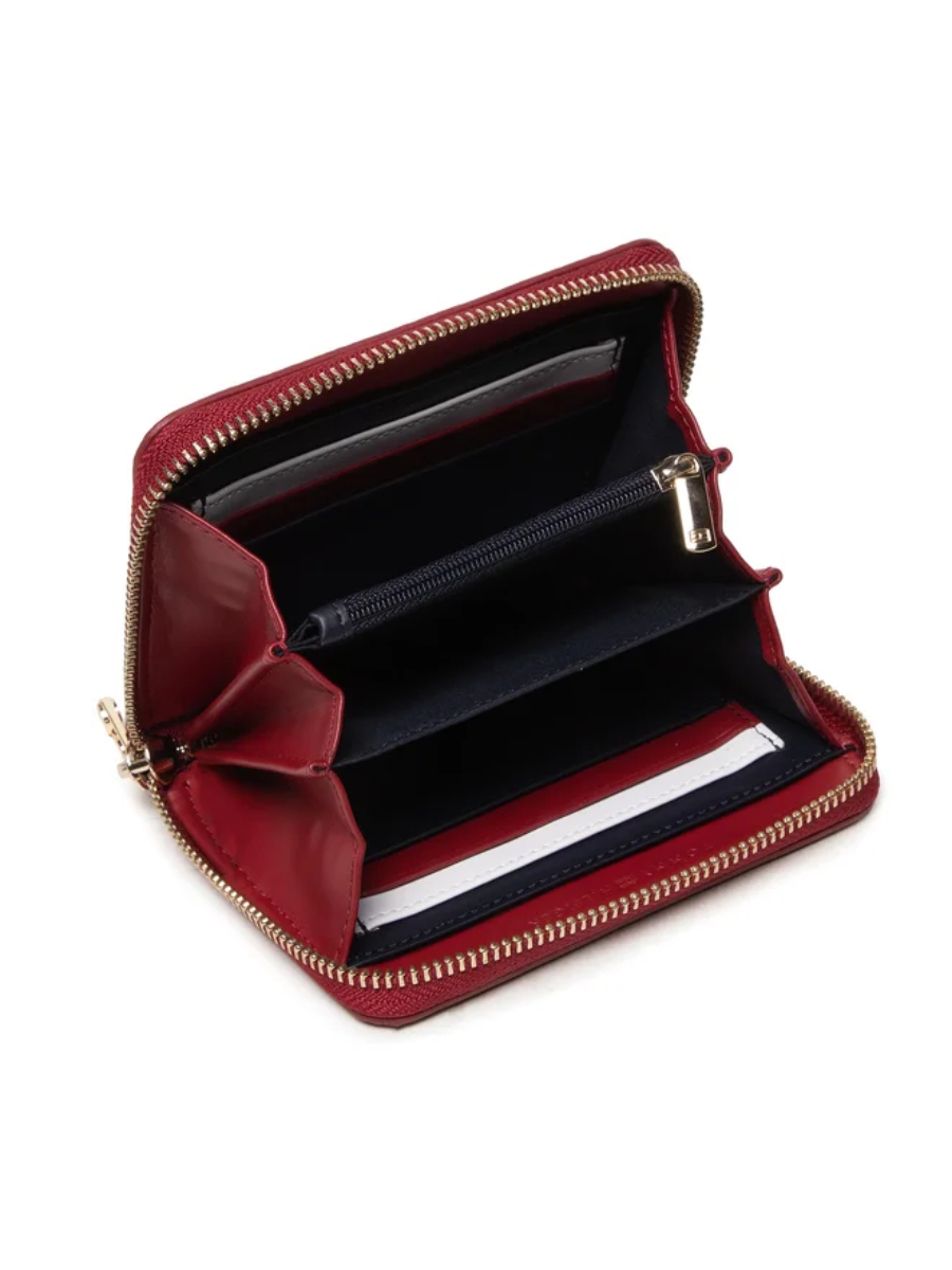 detail Tommy Hilfiger dámská vínová peněženka Element